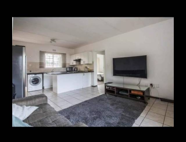 2 BEDROOM APARTMENT FOR SALE IN STRUBENSVALLEI